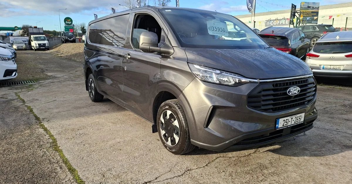 2025 Ford Transit Custom