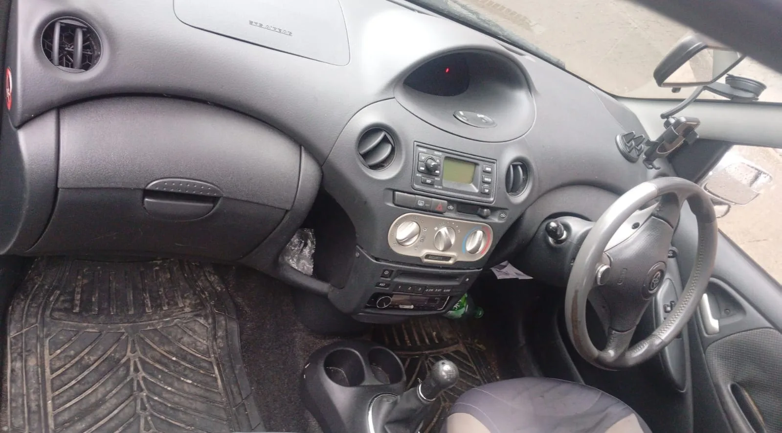 2003 Toyota Yaris – photo 2