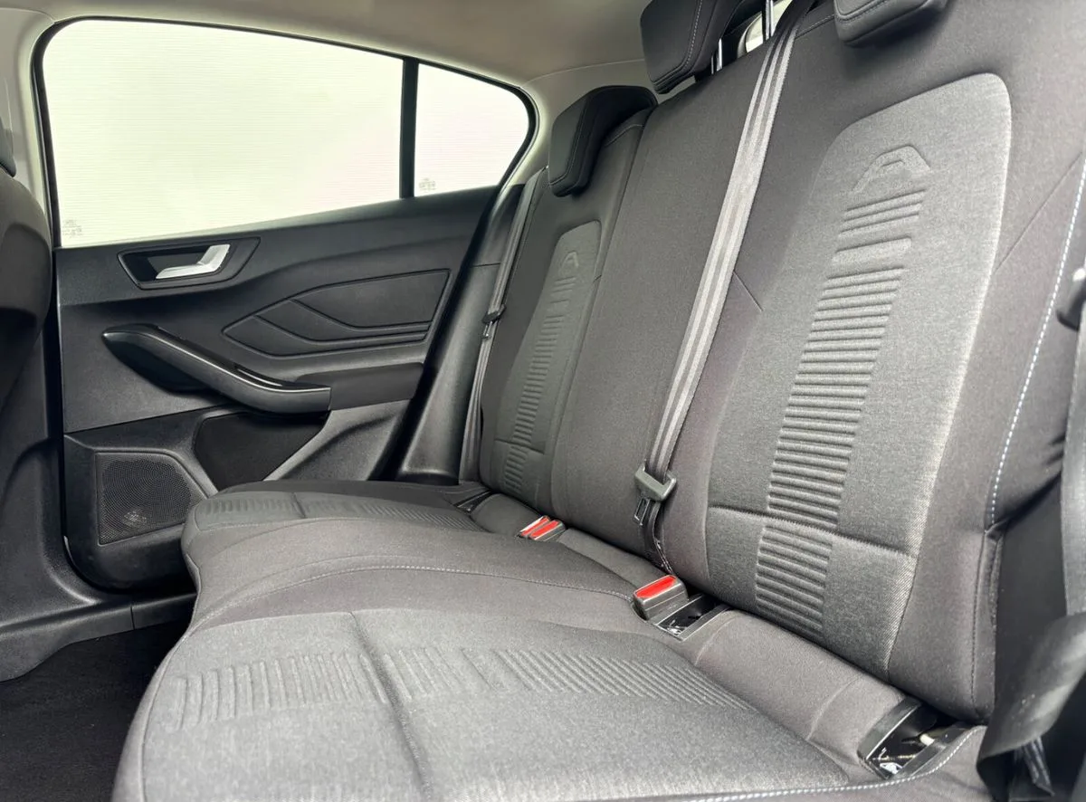 2021 Ford Focus – photo 3