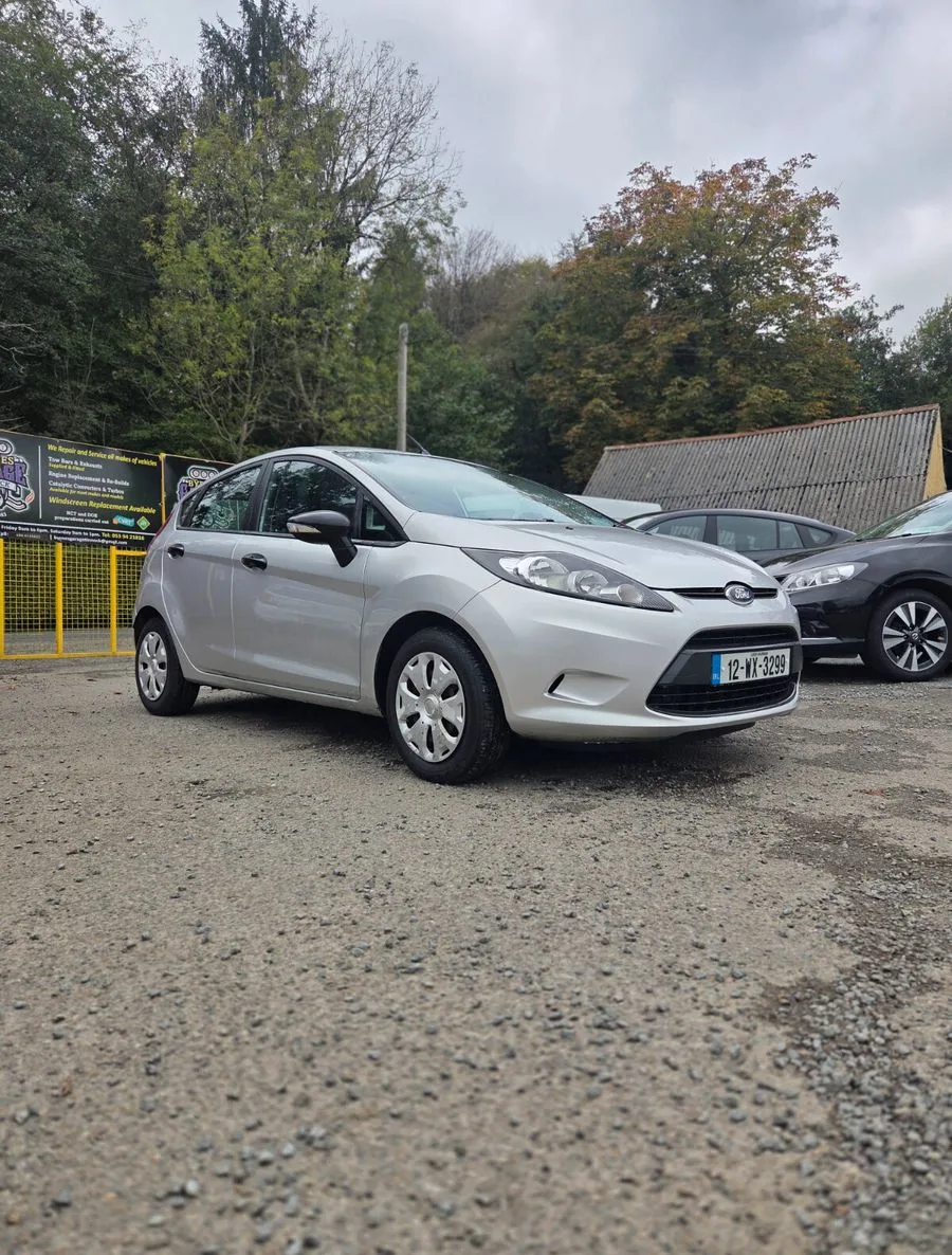2012 Ford Fiesta – photo 2