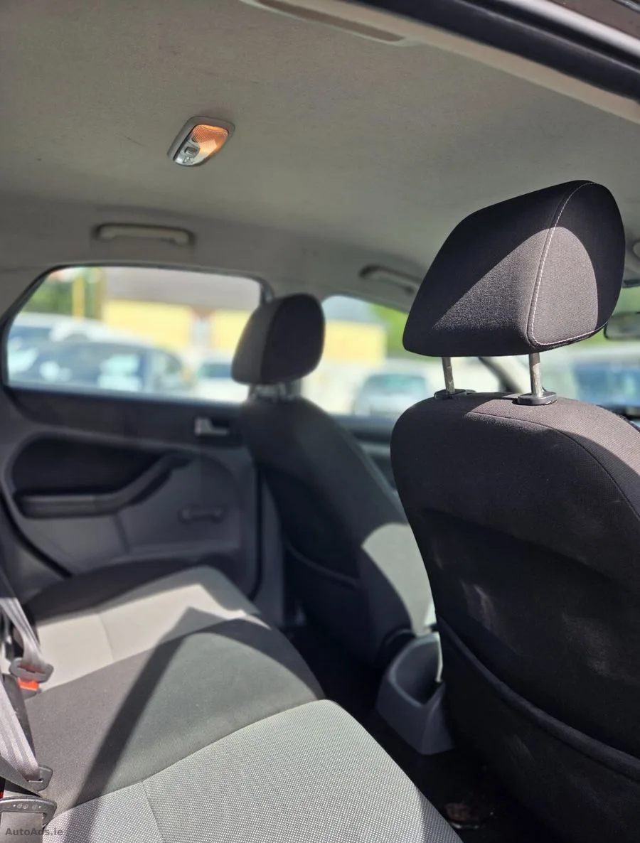 2010 Ford Focus – photo 17