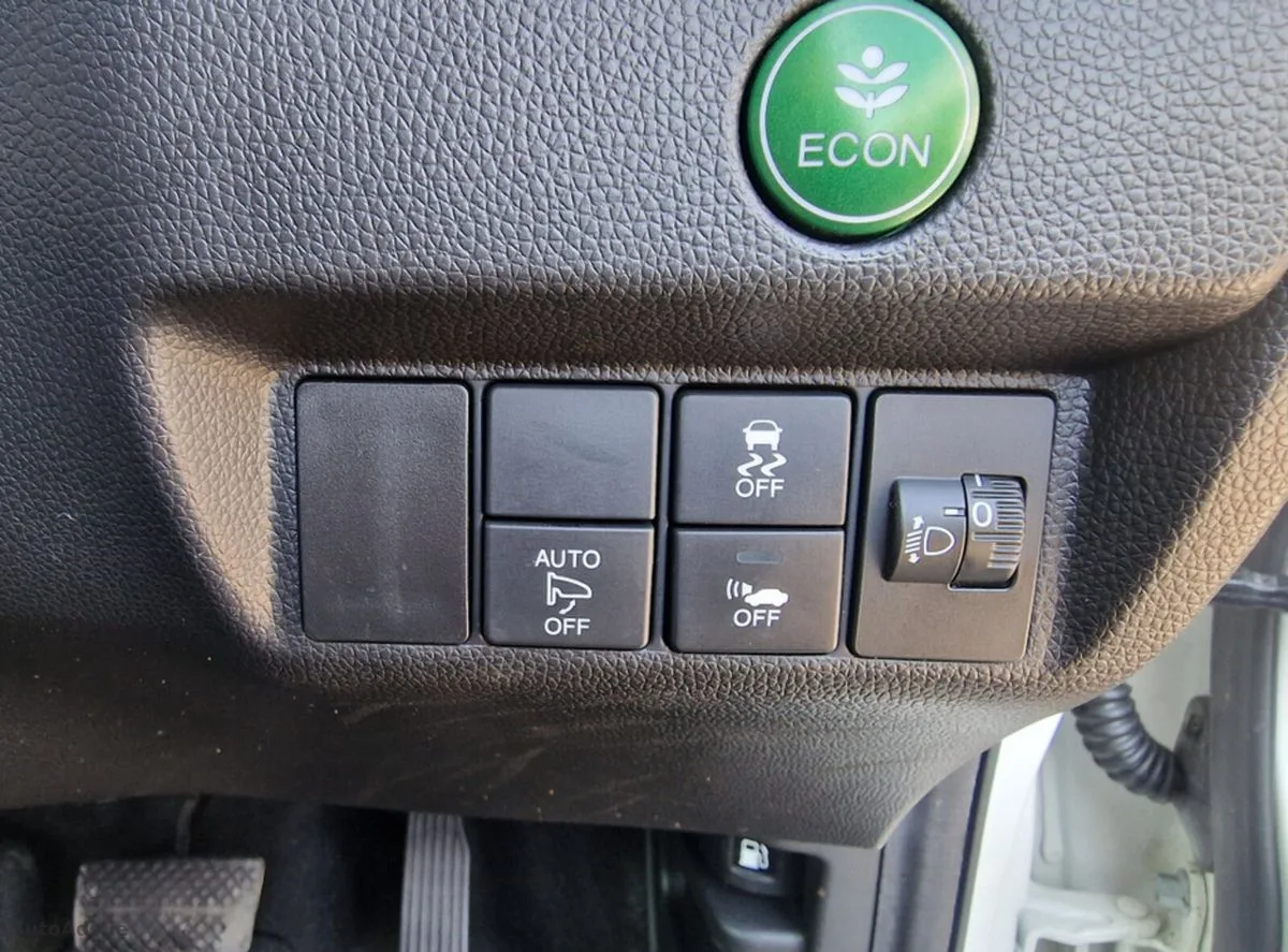2016 Honda Fit – photo 19