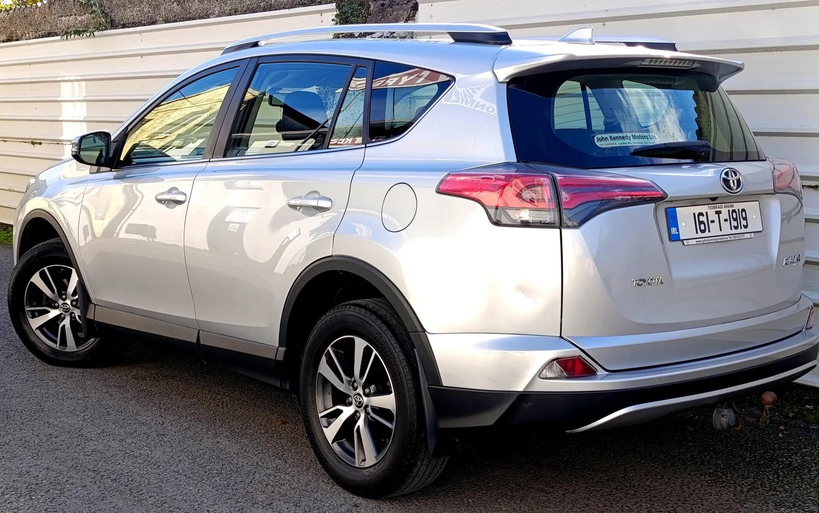 2016 Toyota RAV4 – photo 2