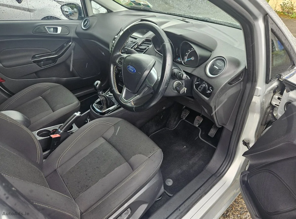 2017 Ford Fiesta – photo 14