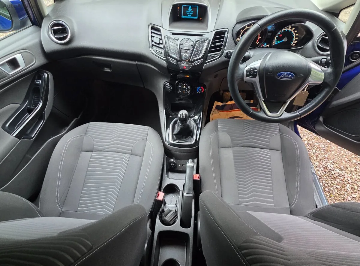 2015 Ford Fiesta – photo 11