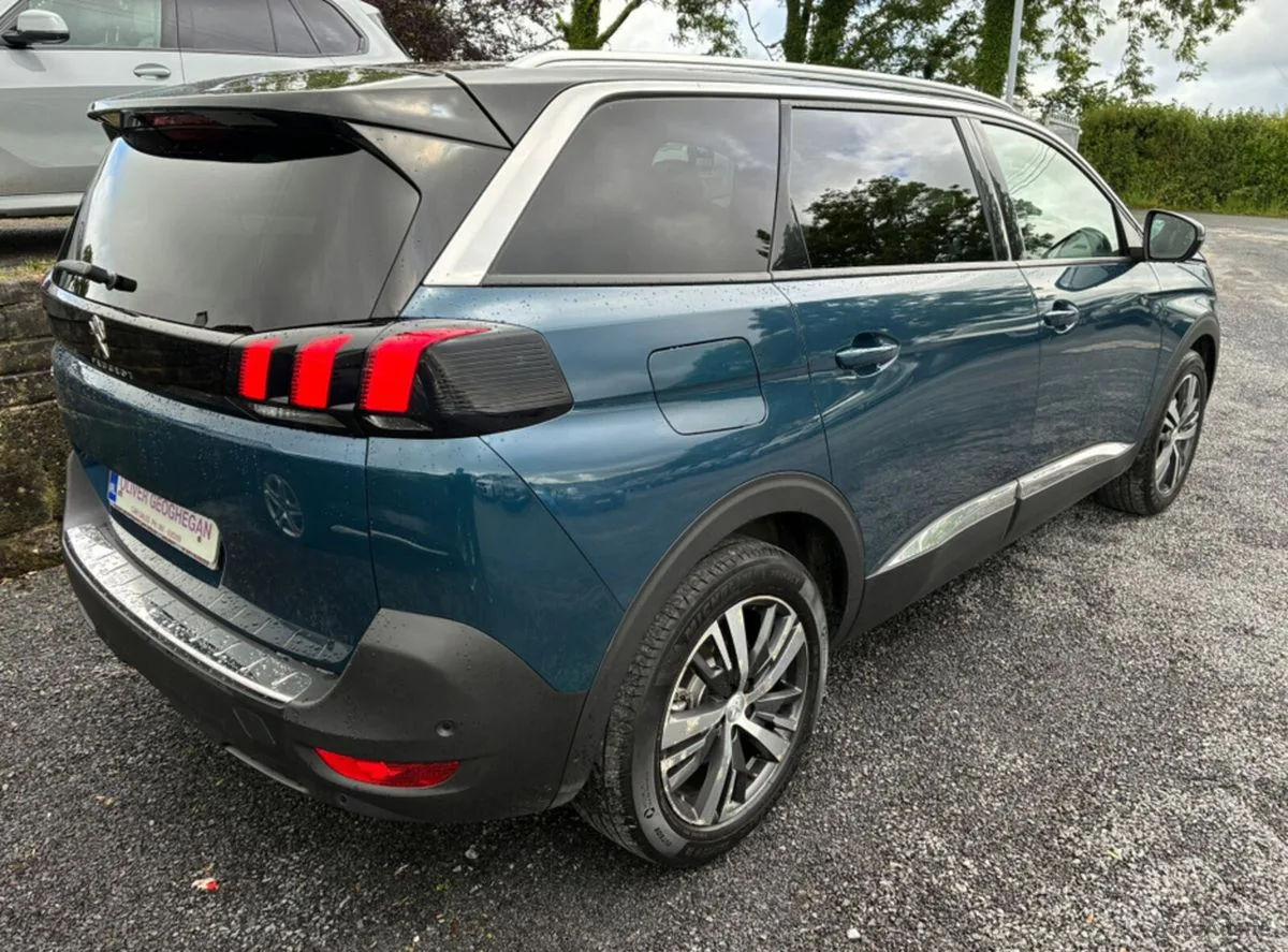 2023 Peugeot 5008 – photo 2