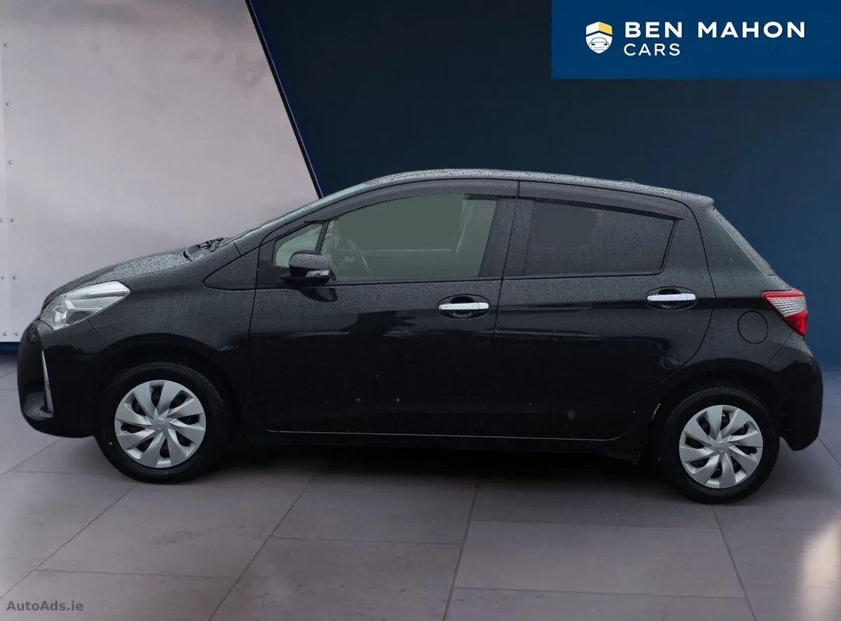 2019 Toyota Vitz – photo 2