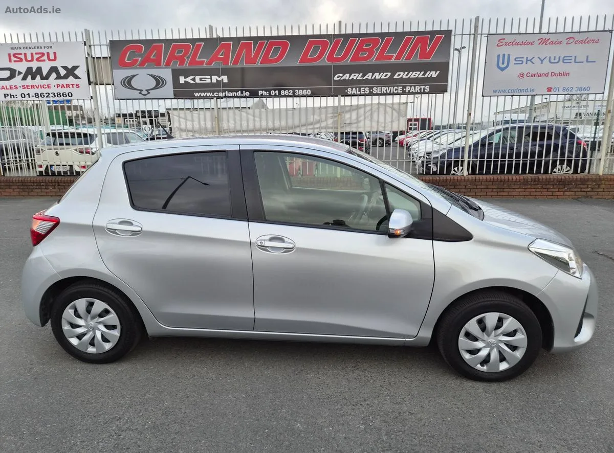 2019 Toyota Vitz – photo 2