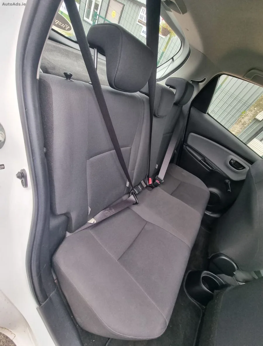 2015 Toyota Yaris – photo 16