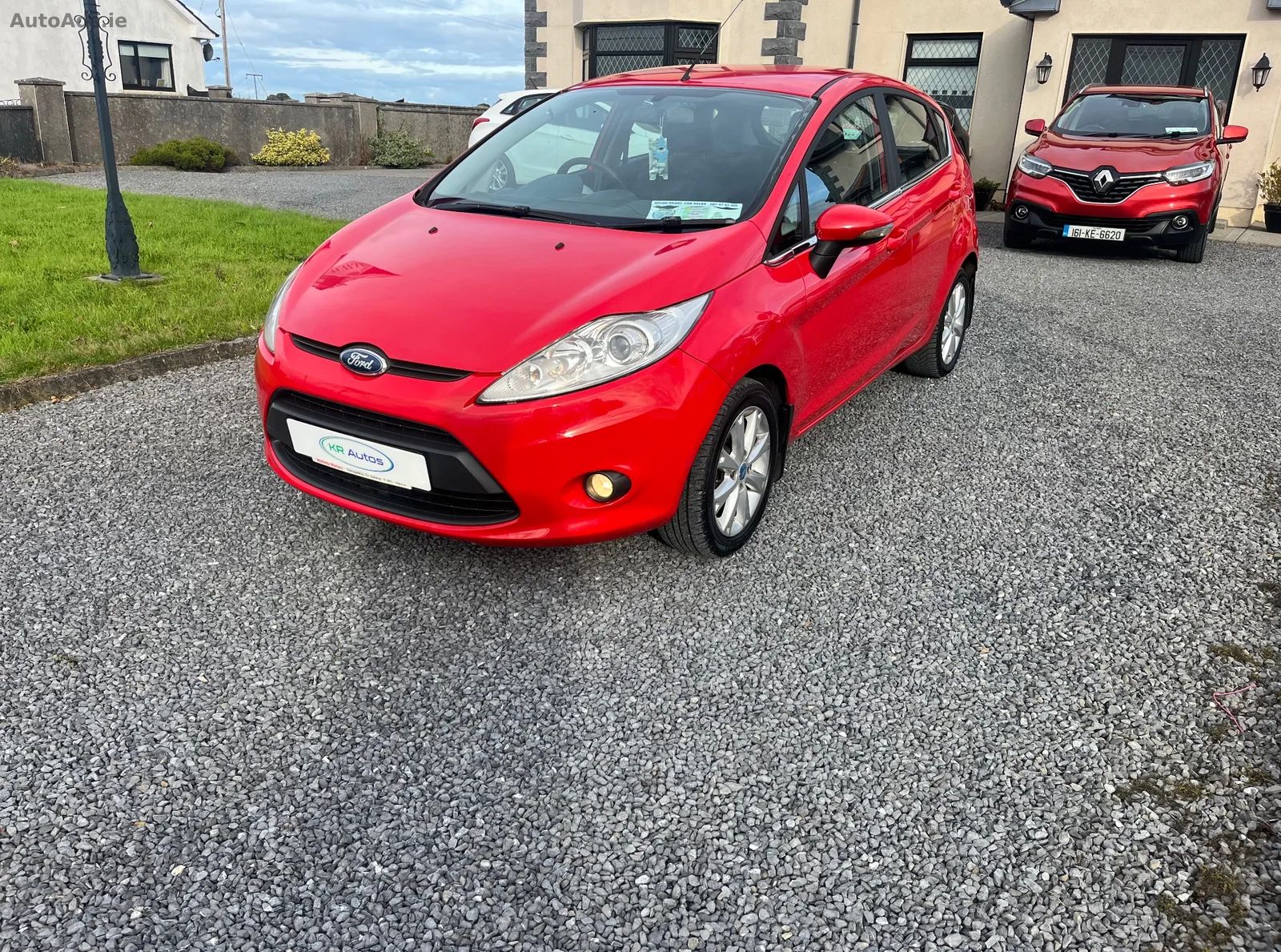 2010 Ford Fiesta – photo 2
