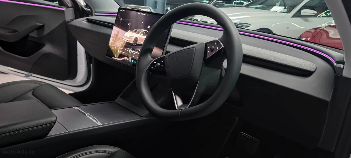 2025 Tesla Model 3 – photo 18