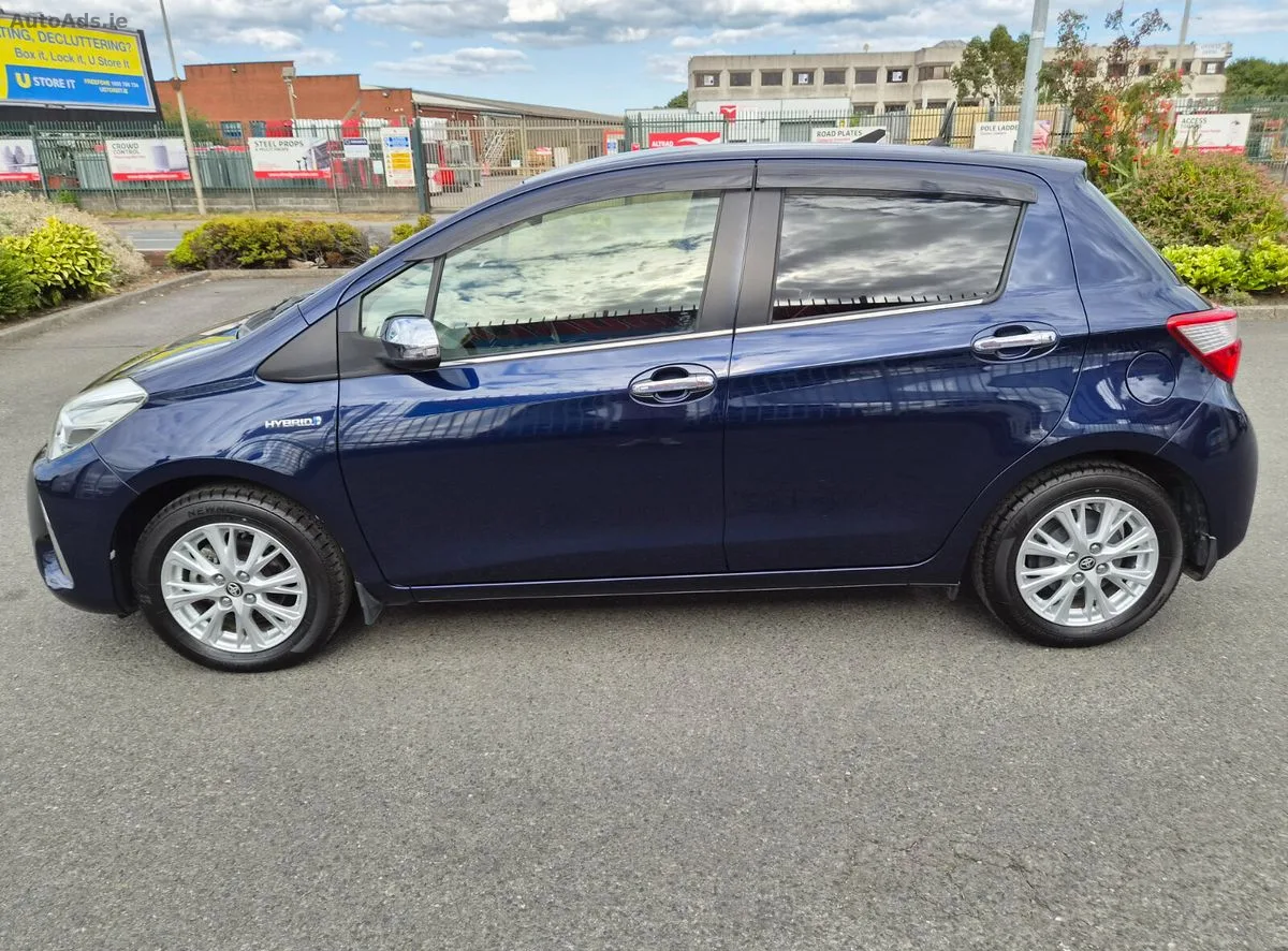 2017 Toyota Vitz – photo 6