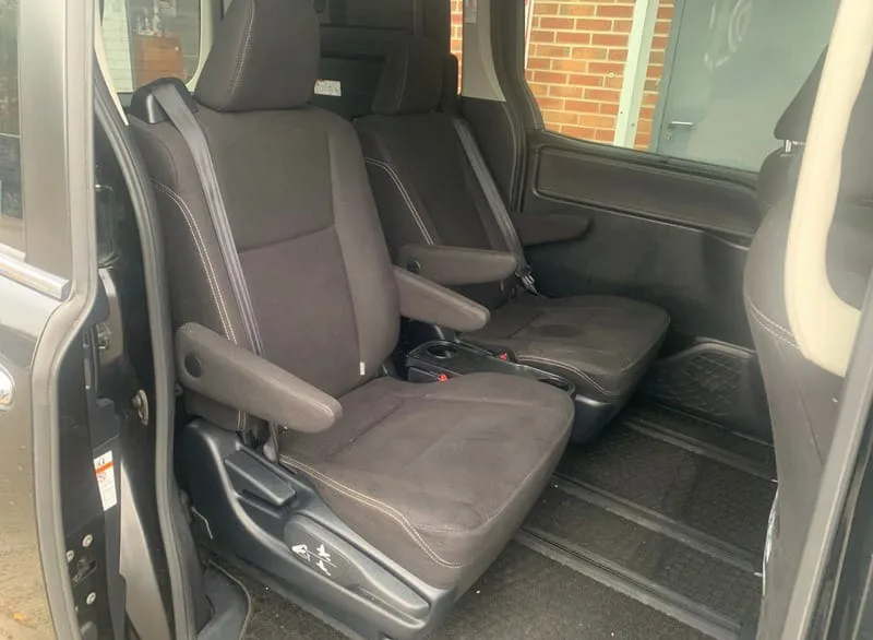 2015 Toyota Esquire – photo 4