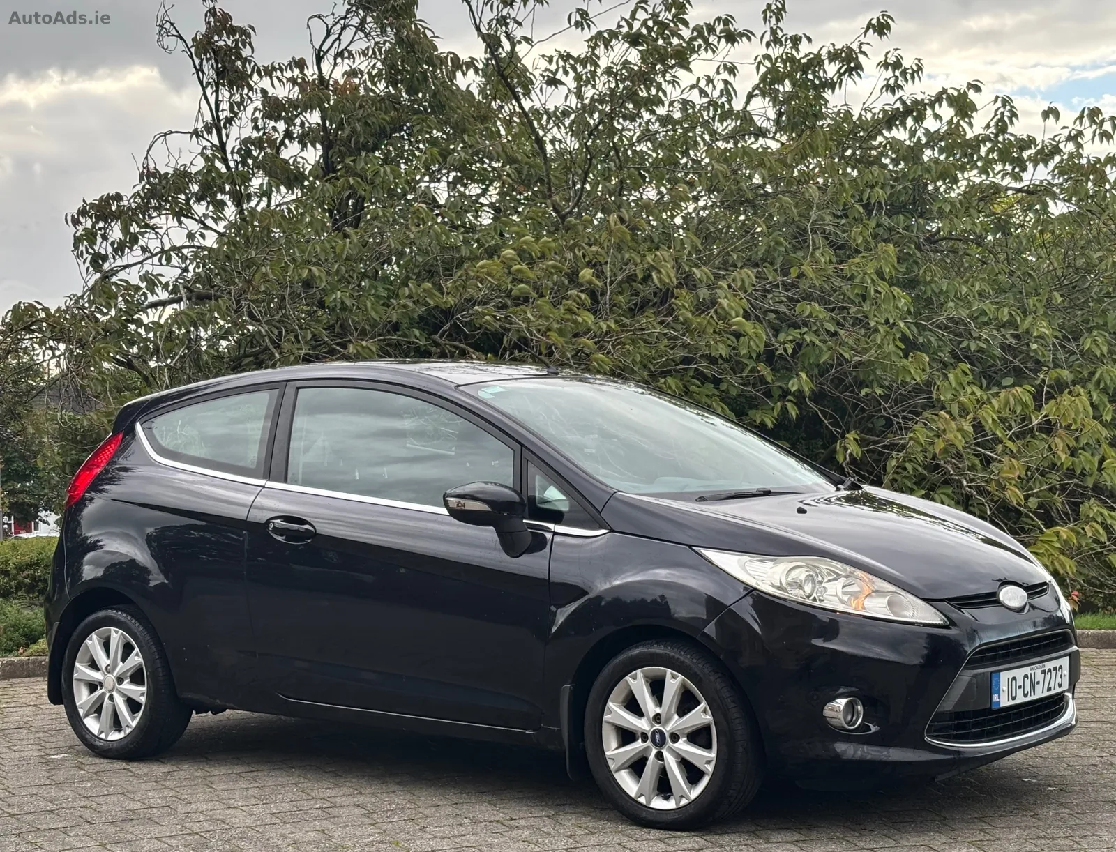 2010 Ford Fiesta – photo 2