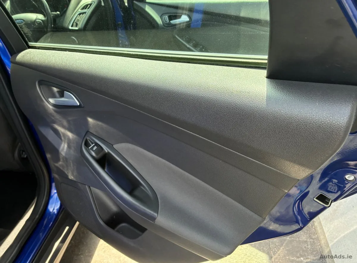 2016 Ford Focus – photo 16