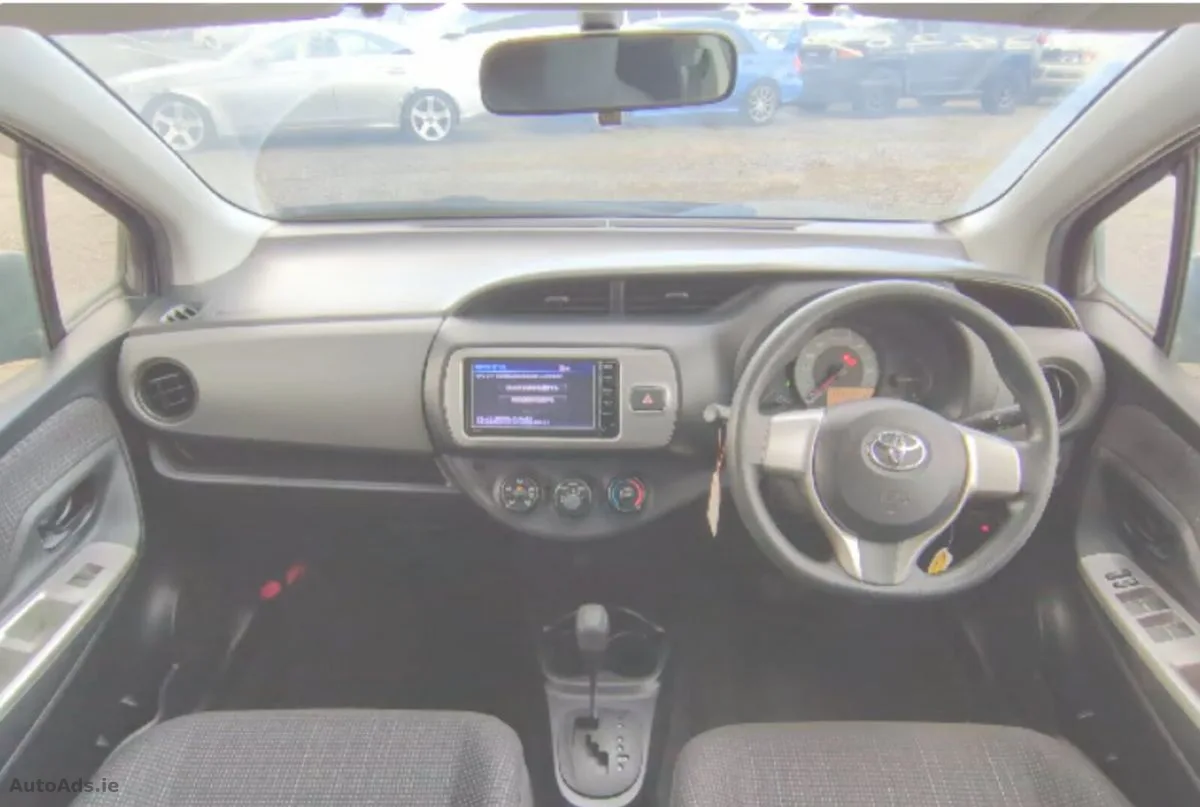 2015 Toyota Vitz – photo 5