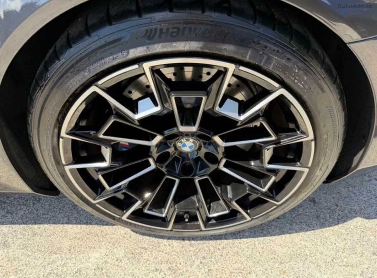 2025 BMW M5 – photo 9
