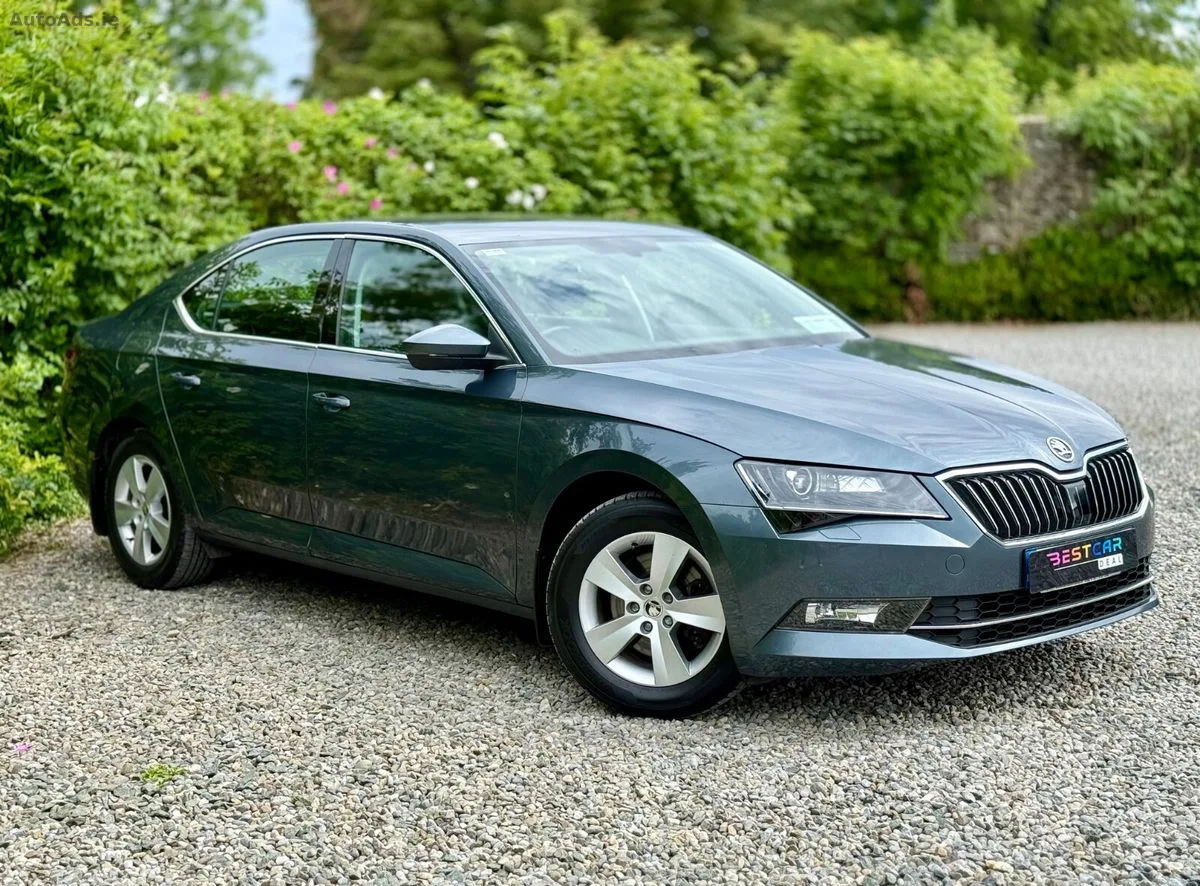 2019 Skoda Superb – photo 2