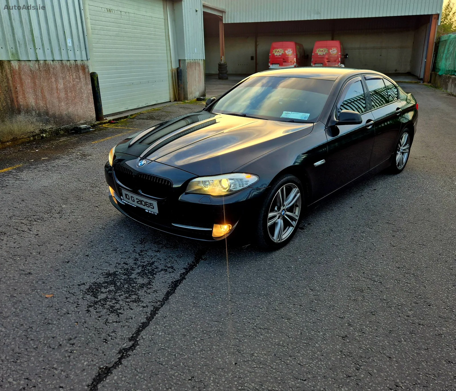 2010 BMW 5 Series – photo 2