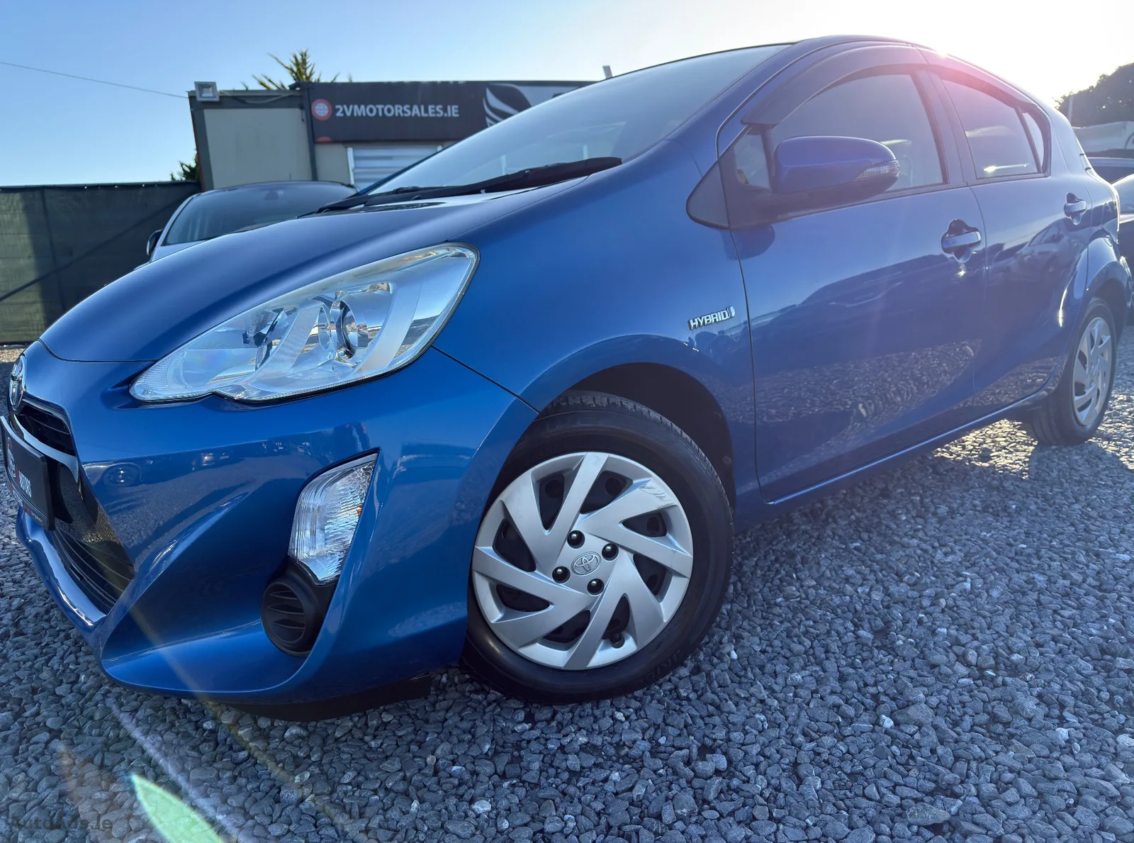 2015 Toyota Aqua – photo 2