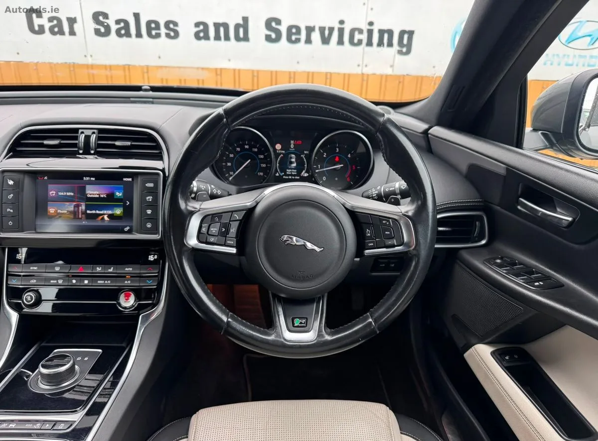 2017 Jaguar XE – photo 18