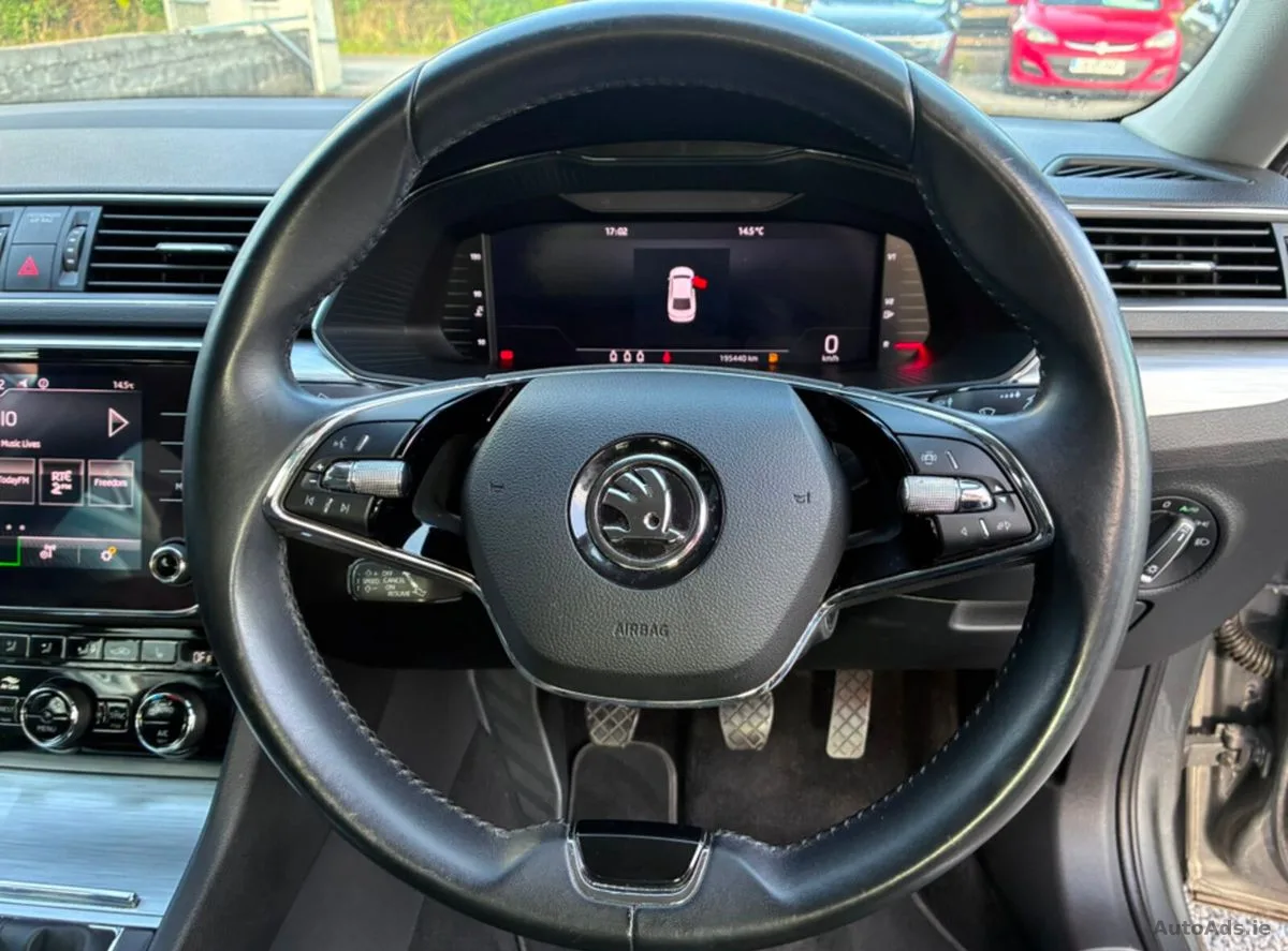2022 Skoda Superb – photo 9
