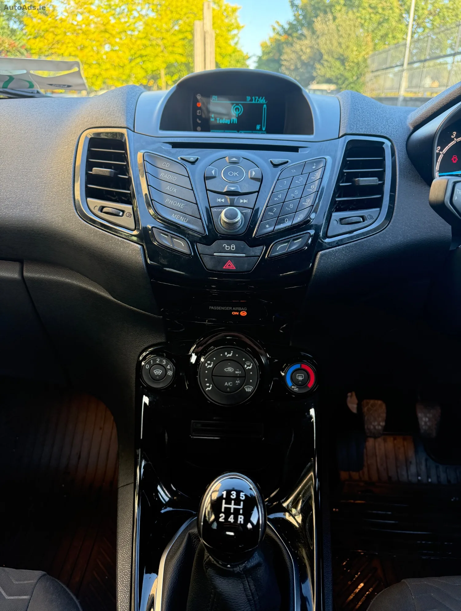 2015 Ford Fiesta – photo 9