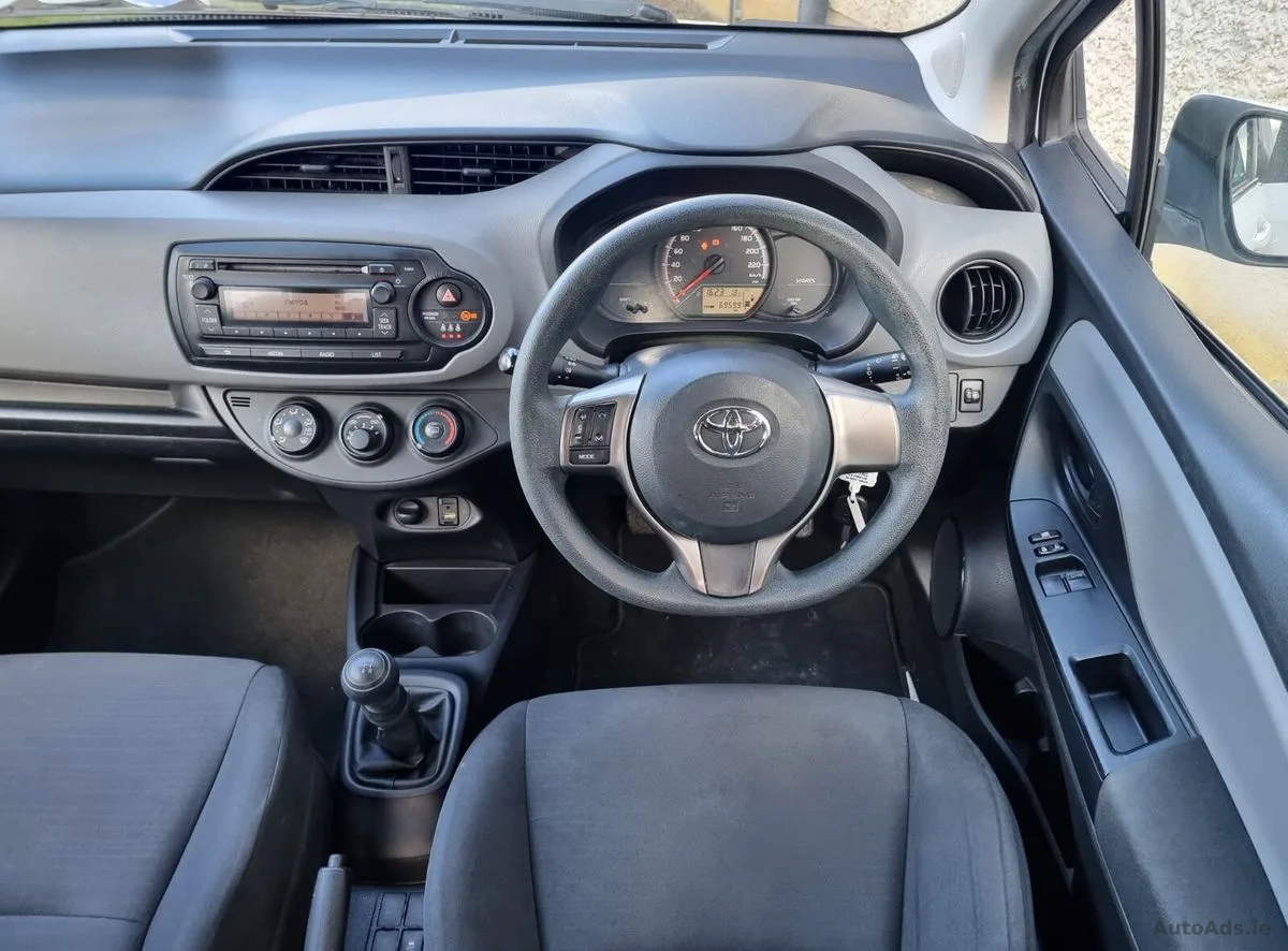 2015 Toyota Yaris – photo 17