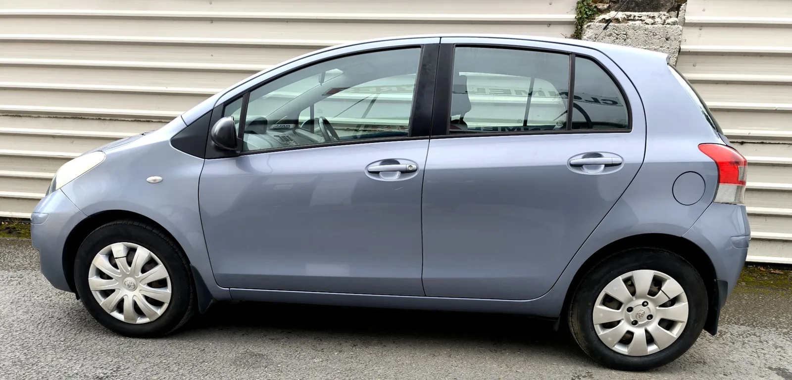 2010 Toyota Yaris – photo 2