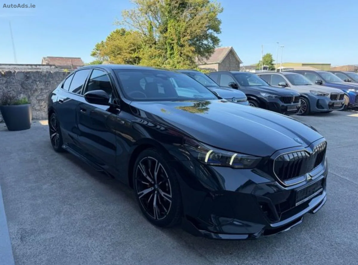 2025 BMW 5-Series – photo 5