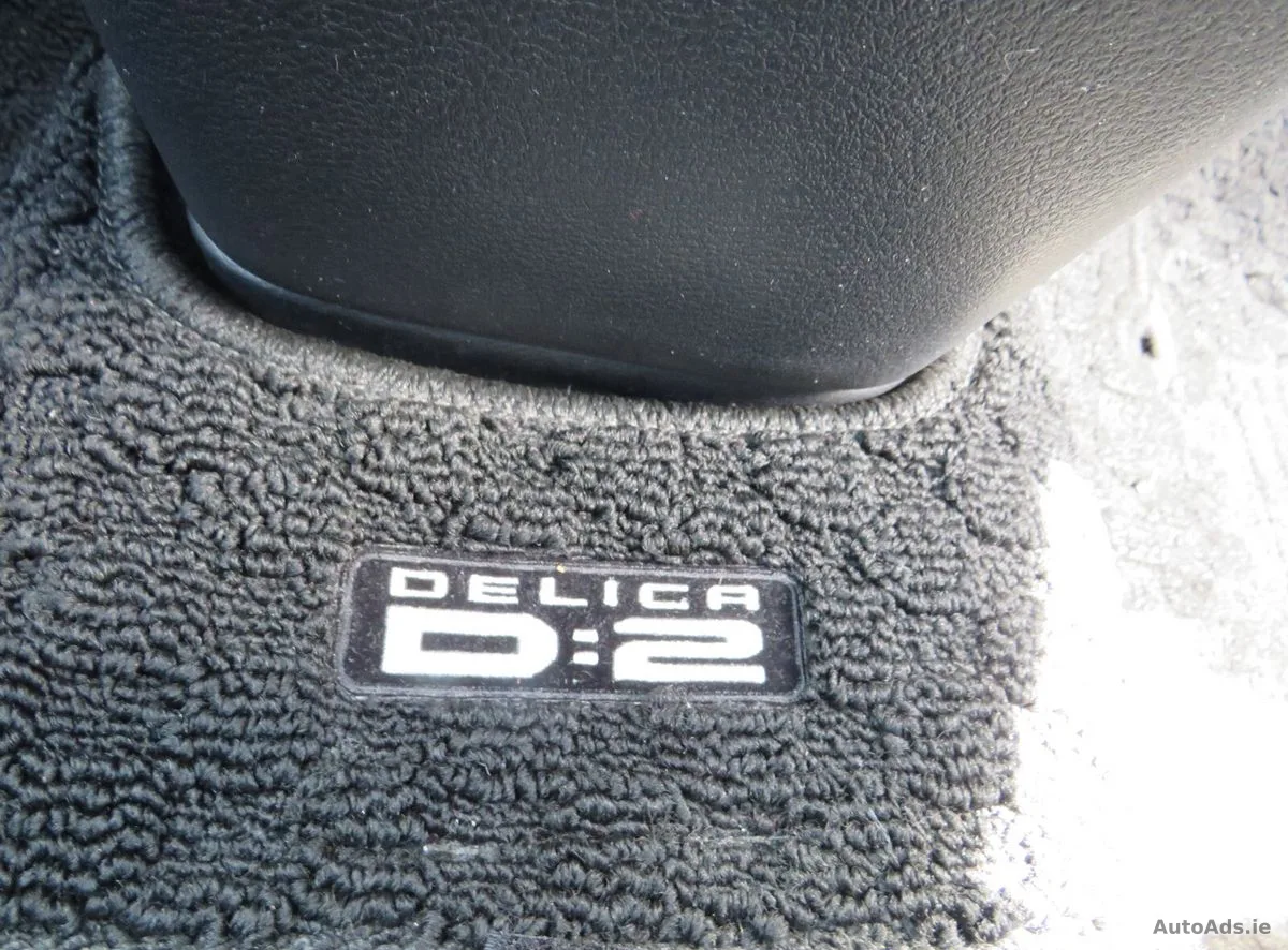2017 Mitsubishi Delica – photo 2