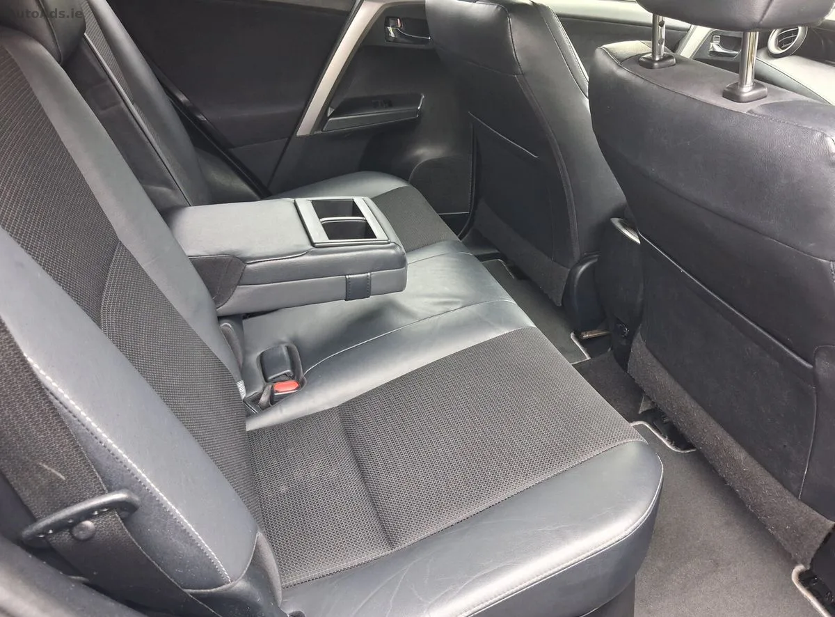 2017 Toyota RAV4 – photo 4