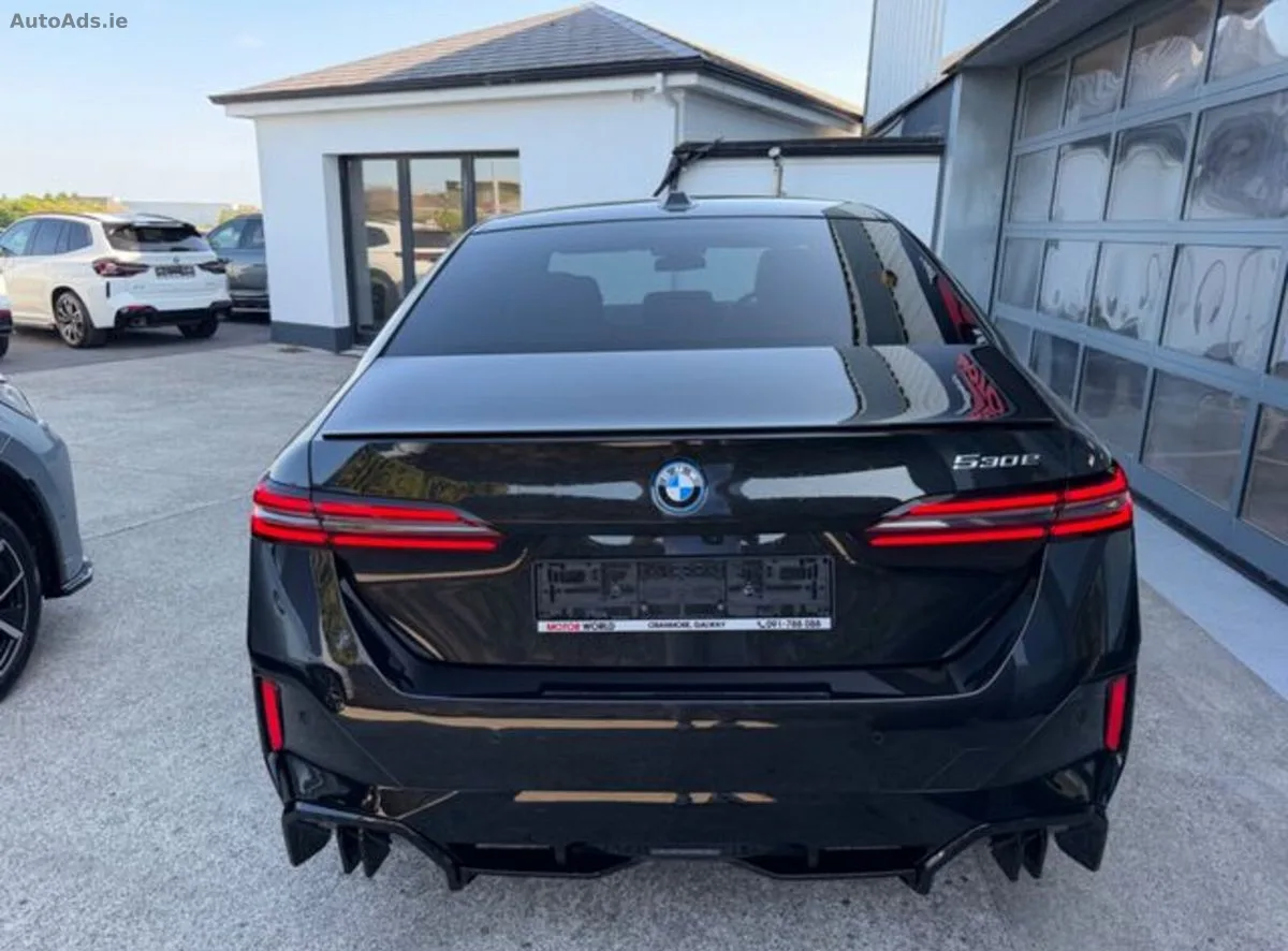 2025 BMW 5-Series – photo 3