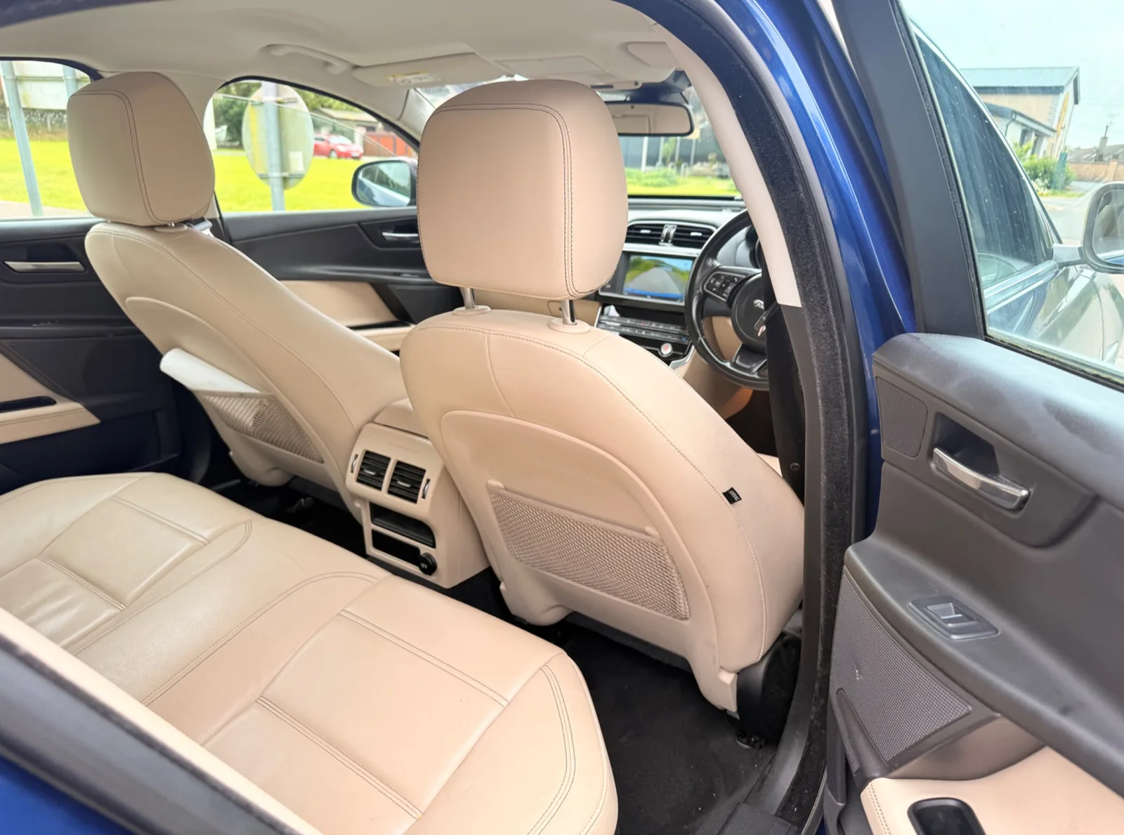 2016 Jaguar XE – photo 10