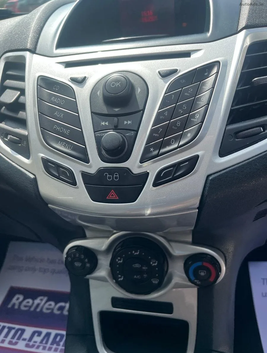 2012 Ford Fiesta – photo 8
