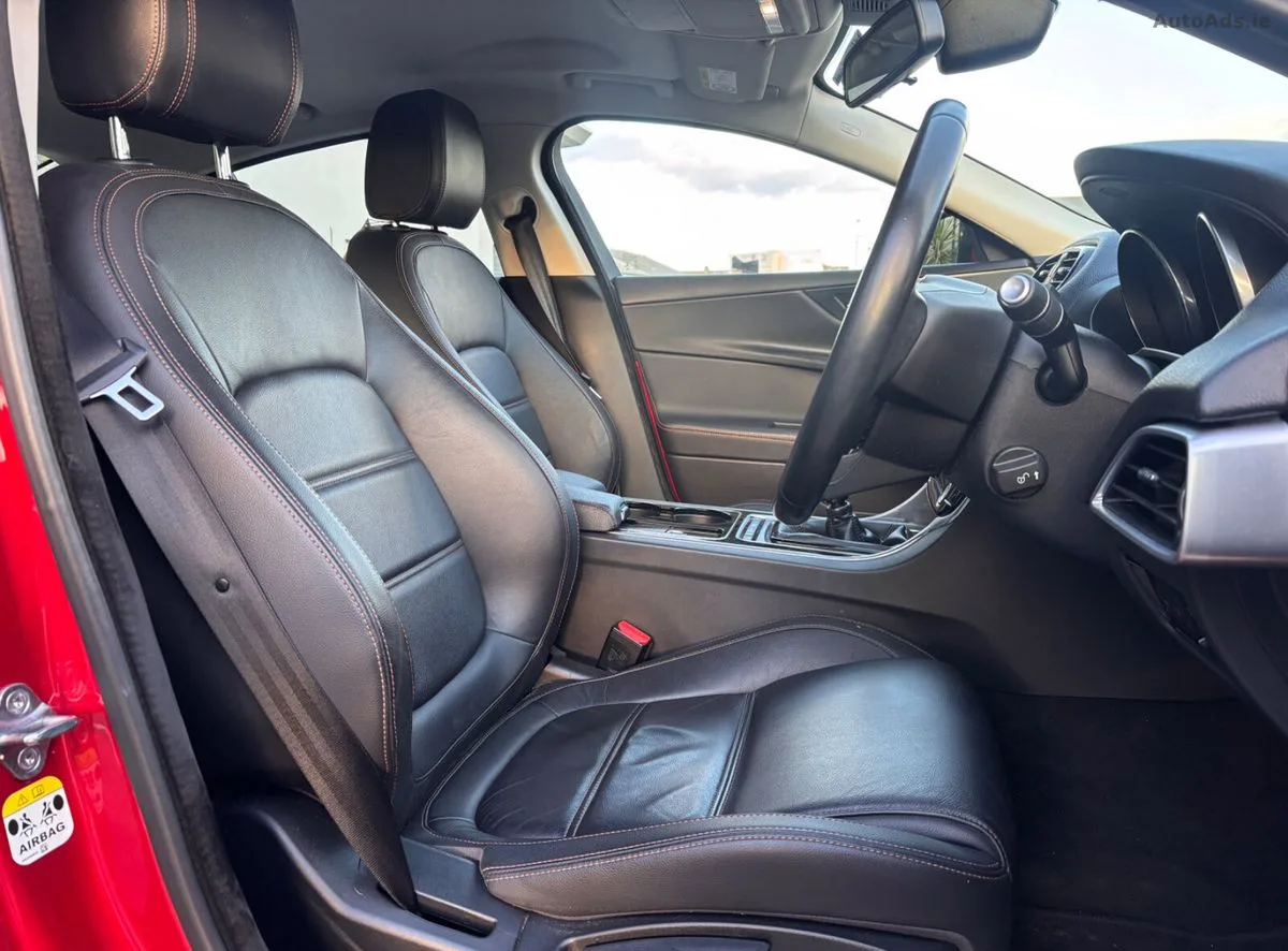2016 Jaguar XE – photo 9
