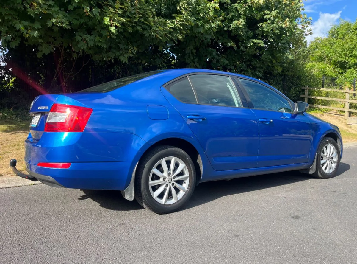 2016 Skoda Octavia – photo 2
