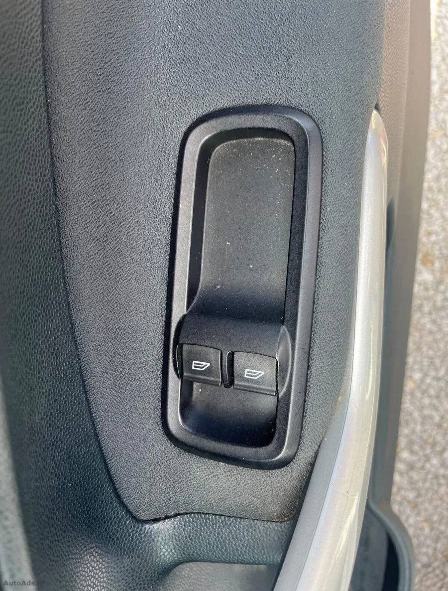 2012 Ford Fiesta – photo 10