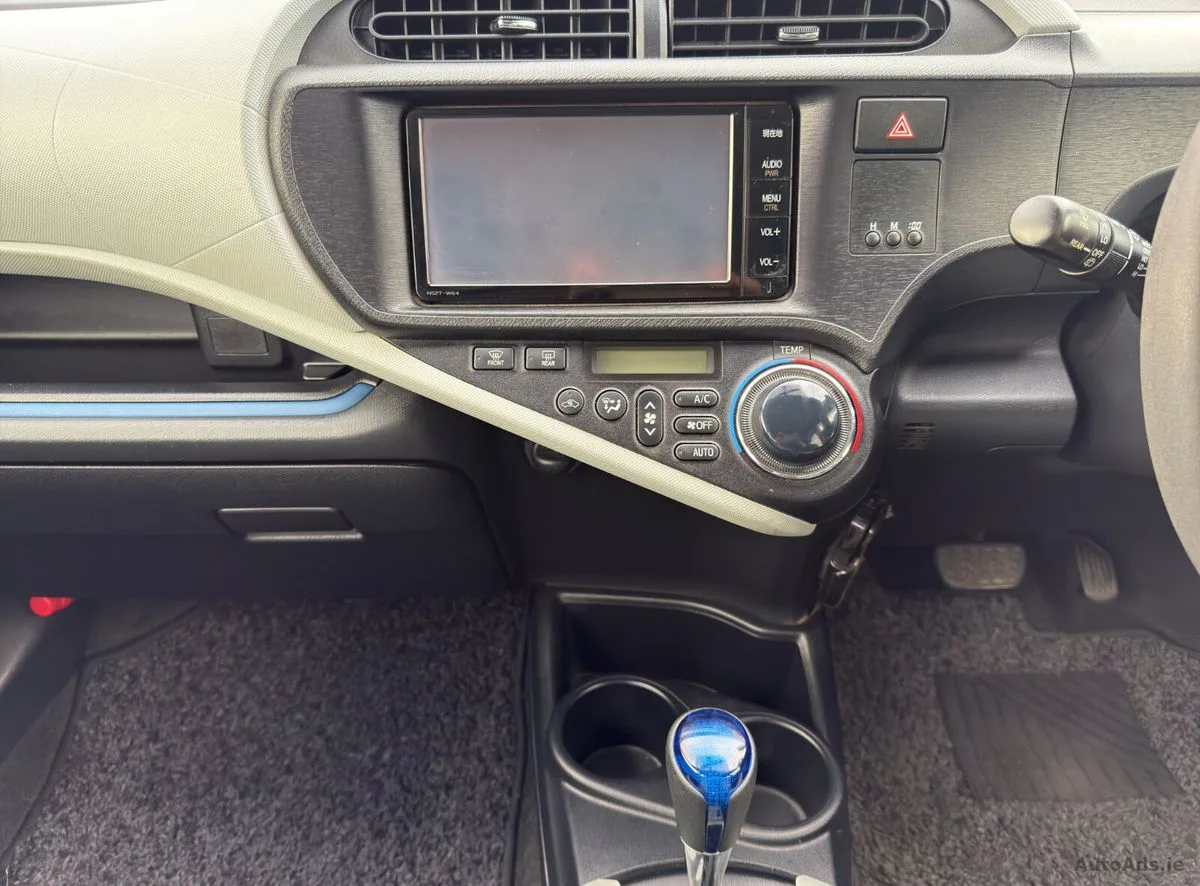 2014 Toyota Aqua – photo 13