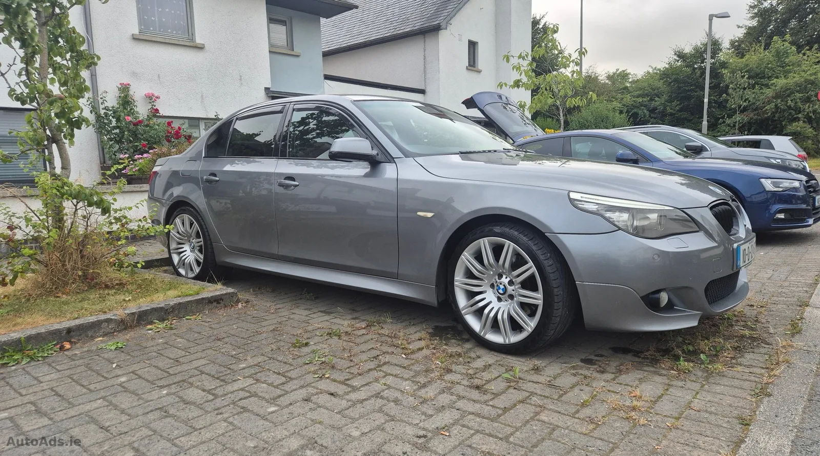 2010 BMW 5 Series – photo 2
