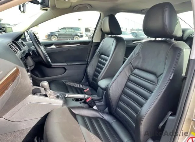 2016 Volkswagen Jetta – photo 2