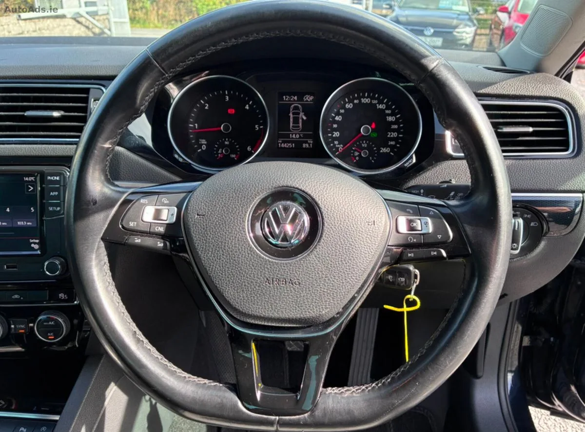 2016 Volkswagen Jetta – photo 12