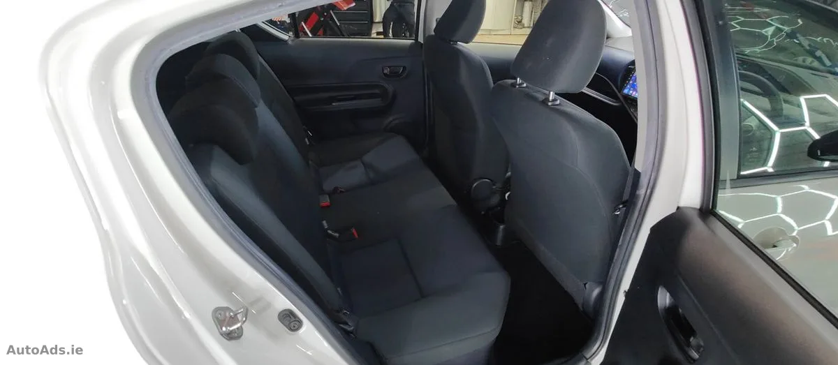2016 Toyota Aqua – photo 15