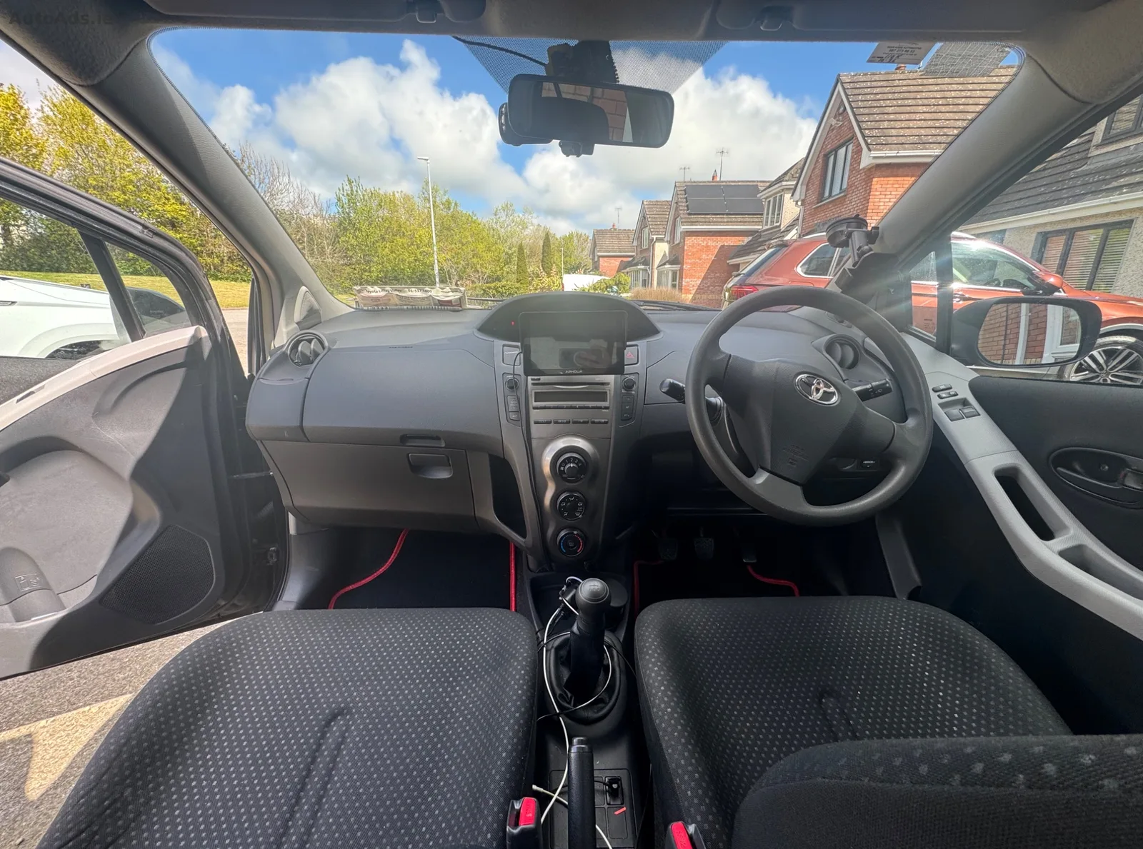 2011 Toyota Yaris – photo 6