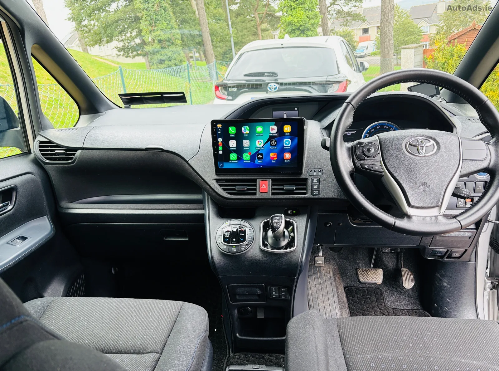2015 Toyota Voxy – photo 10