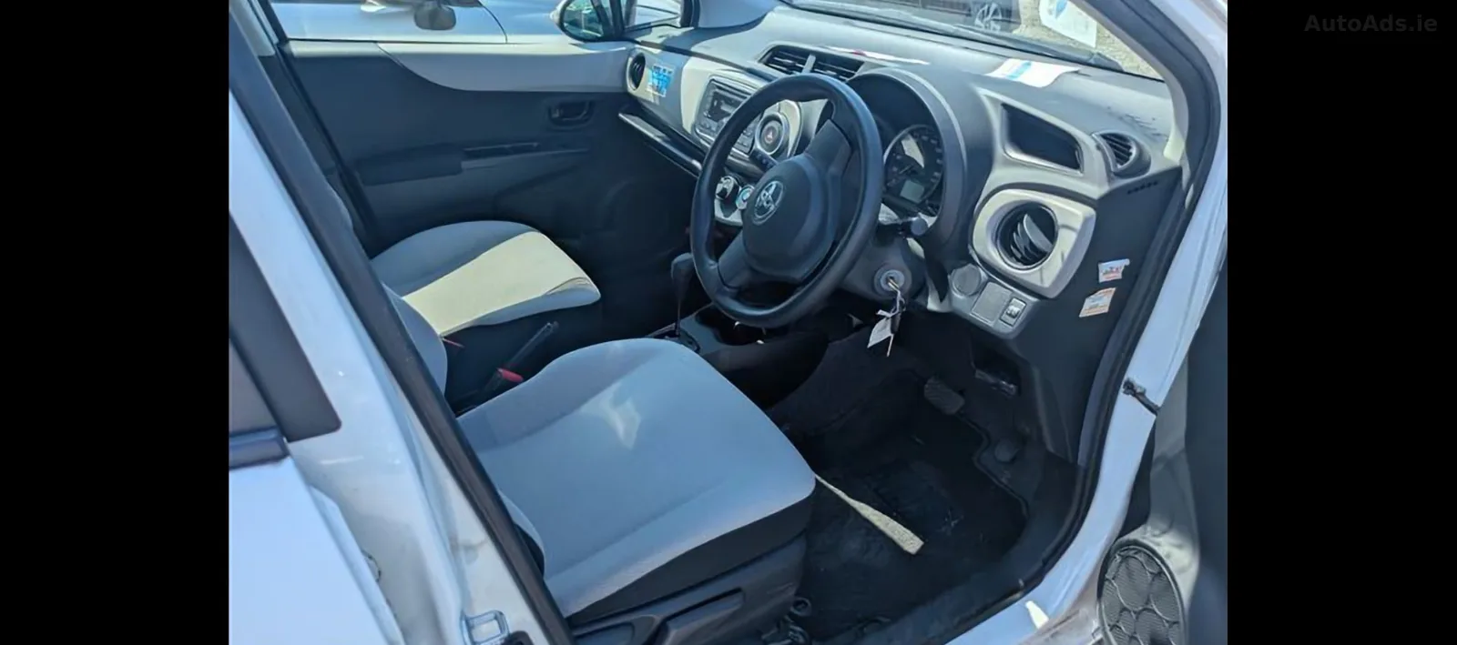 2013 Toyota Vitz – photo 4