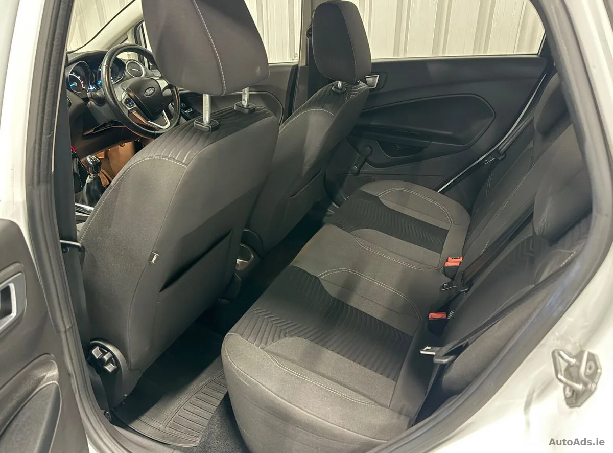 2015 Ford Fiesta – photo 15