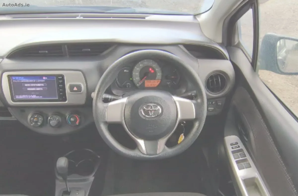 2015 Toyota Vitz – photo 4