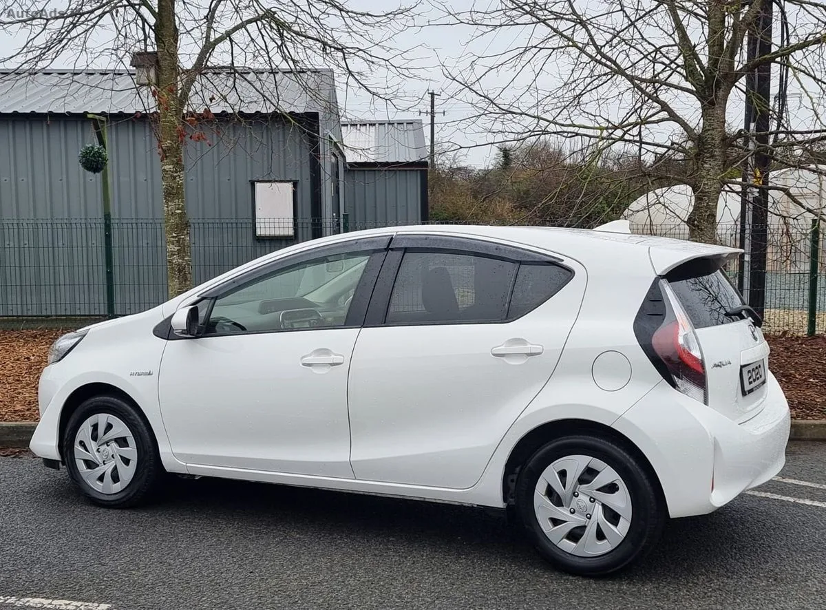 2020 Toyota Aqua – photo 12