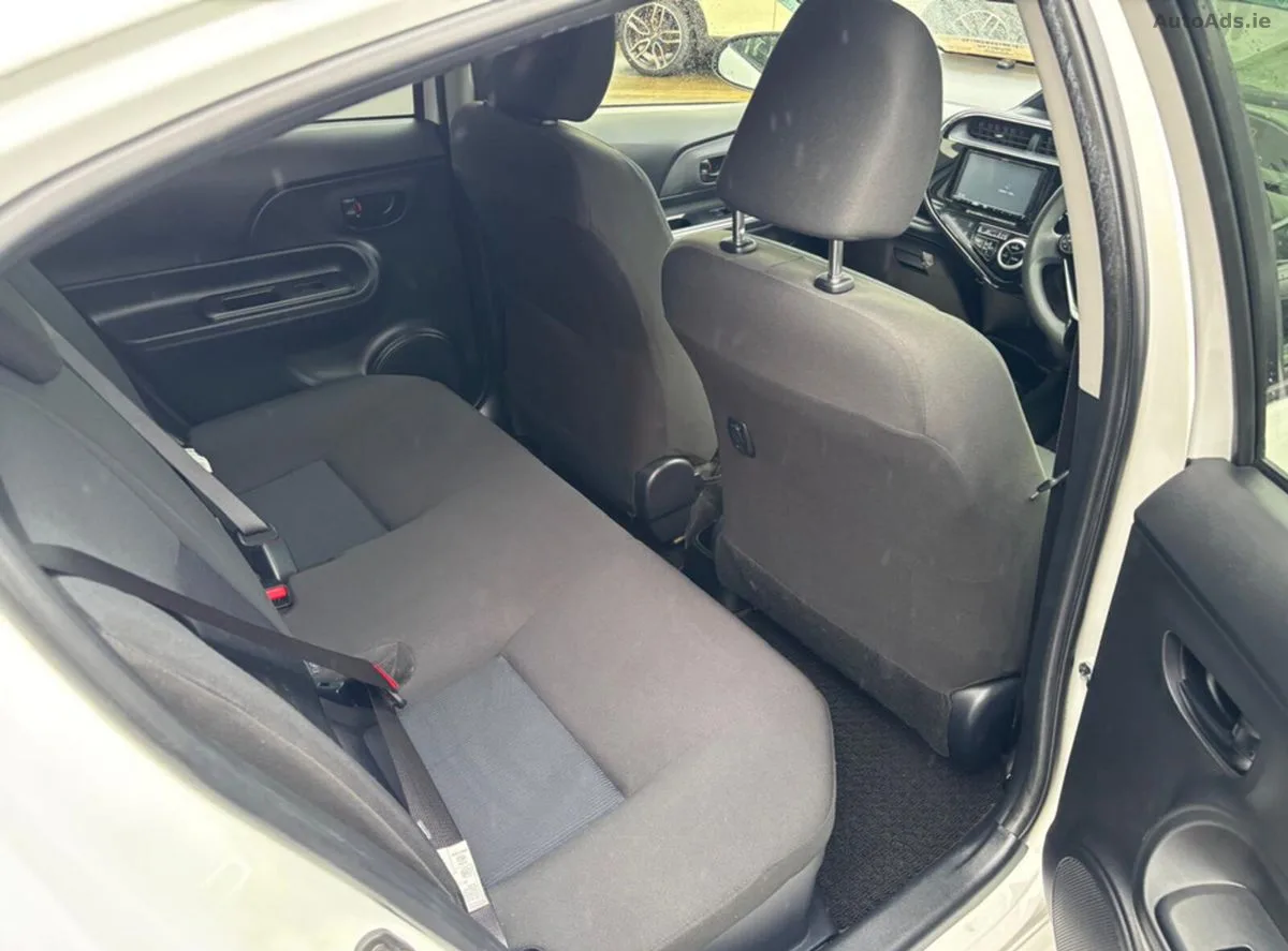 2017 Toyota Aqua – photo 5